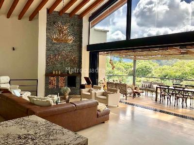 Casa de 4 alcobas en venta en Variante Aeropuerto, Envigado, 460 m² · foto 2 de 20