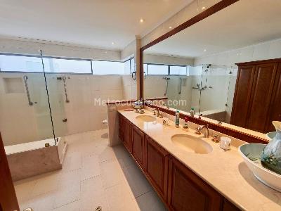 Apartamento de 3 alcobas en venta en El Poblado Los Gonzales, Medellín, 386 m² · foto 16 de 20