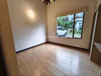 Casa de 4 alcobas en venta en Loma De Las Brujas, Envigado, 270 m² · foto 9 de 20