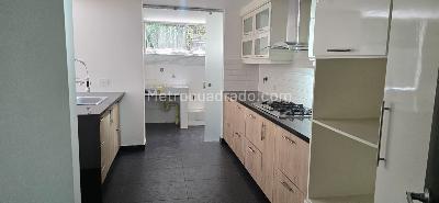 Apartamento de 3 alcobas en venta en Poblado Loma De Alejandria, Medellín, 230 m² · foto 6 de 20