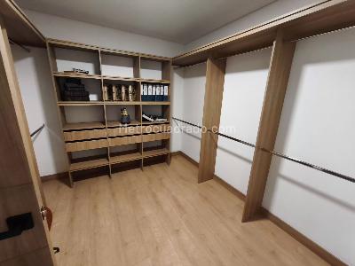 Apartamento de 2 alcobas en venta en El Poblado La Linde, Medellín, 110 m² · foto 7 de 19