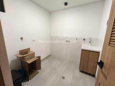 Apartamento de 2 alcobas en venta en El Poblado La Linde, Medellín, 110 m² · foto 4 de 19