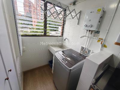 Apartamento de 2 alcobas en venta en El Poblado La Linde, Medellín, 69 m² · foto 7 de 20