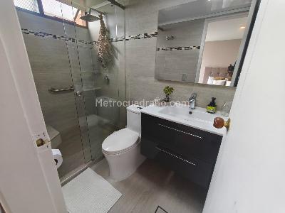 Apartamento de 2 alcobas en venta en El Poblado La Linde, Medellín, 69 m² · foto 11 de 20