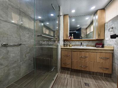 Apartamento de 3 alcobas en venta en El Poblado Castropol, Medellín, 224 m² · foto 19 de 20