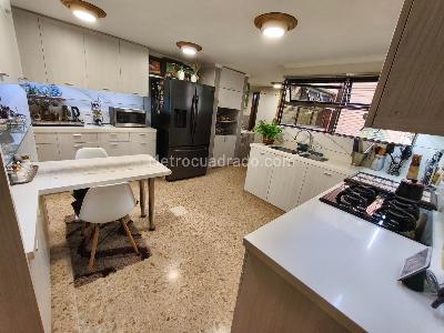 Apartamento de 3 alcobas en venta en El Poblado Castropol, Medellín, 224 m² · foto 4 de 20
