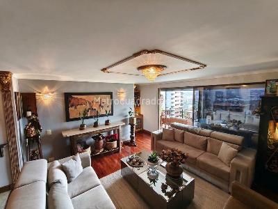 Apartamento de 3 alcobas en venta en El Poblado Castropol, Medellín, 224 m² · foto 1 de 20