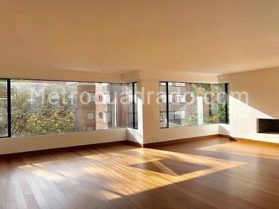 Apartamento de 3 alcobas en venta en La Cabrera, Bogotá, 255 m² · foto 2 de 20