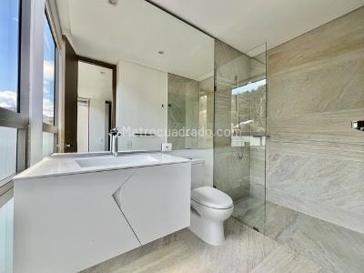 Apartamento de 3 alcobas en venta en La Cabrera, Bogotá, 260 m² · foto 11 de 17