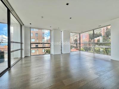 Apartamento de 3 alcobas en venta en La Cabrera, Bogotá, 260 m² · foto 2 de 17