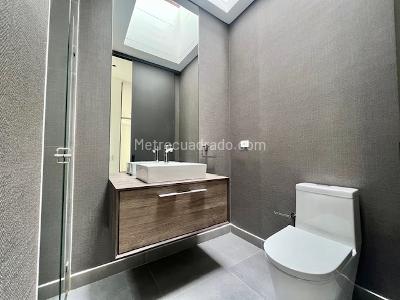 Apartamento de 3 alcobas en venta en Country Virrey, Bogotá, 237 m² · foto 12 de 18