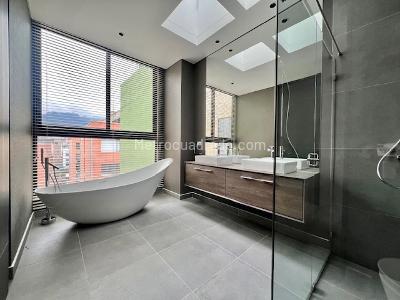Apartamento de 3 alcobas en venta en Country Virrey, Bogotá, 237 m² · foto 9 de 18