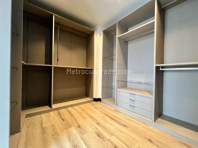 Apartamento de 3 alcobas en venta en Country Virrey, Bogotá, 237 m² · foto 8 de 18