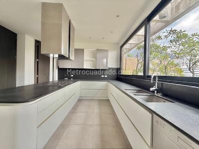 Apartamento de 4 alcobas en venta en La Cabrera, Bogotá, 345 m² · foto 5 de 18