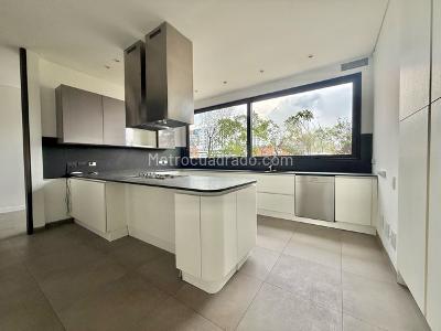 Apartamento de 4 alcobas en venta en La Cabrera, Bogotá, 345 m² · foto 4 de 18