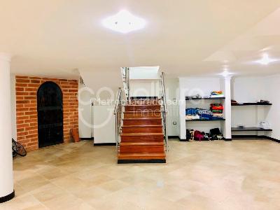 Casa de 5 alcobas en venta en La Doctora, Sabaneta, 340 m² · foto 3 de 6