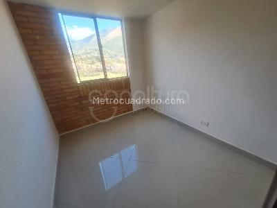 Apartamento de 2 alcobas en venta en Valadares, Bello, 72 m² · foto 10 de 16