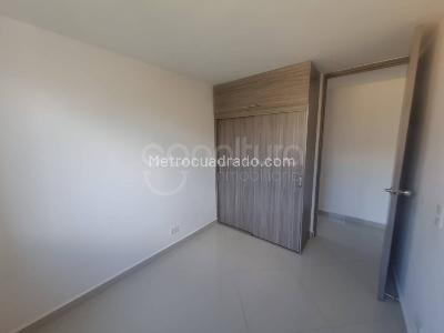 Apartamento de 2 alcobas en venta en Valadares, Bello, 72 m² · foto 12 de 16