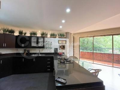 Apartaestudio en venta en Loma De San Julian, Medellín, 92 m² · foto 2 de 14