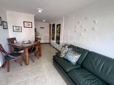 Apartamento de 3 alcobas en venta en Castropol, Medellín, 79 m² · foto 3 de 11