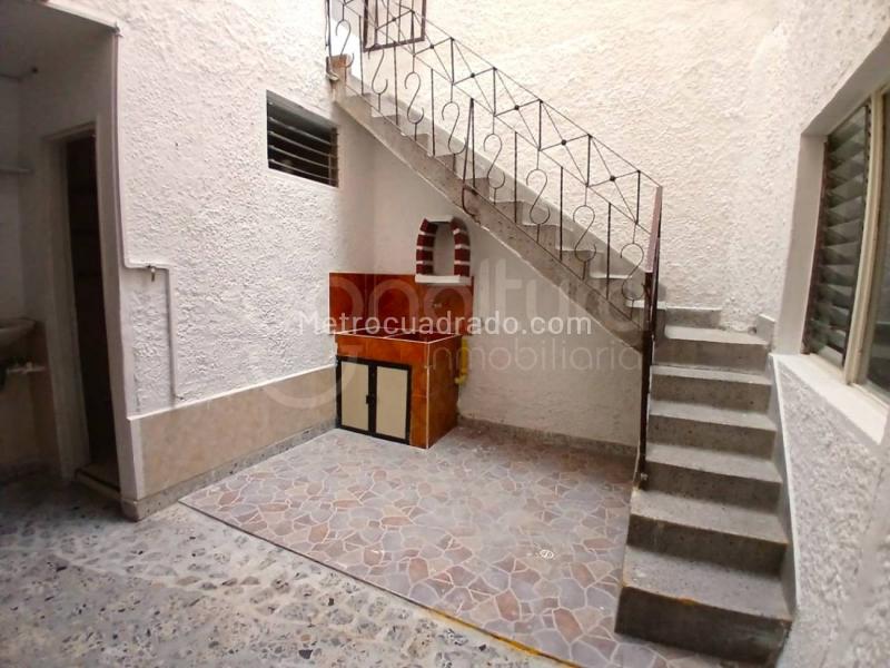 Casa Comercial o Bodega de 4 Alcobas en Alameda - 4