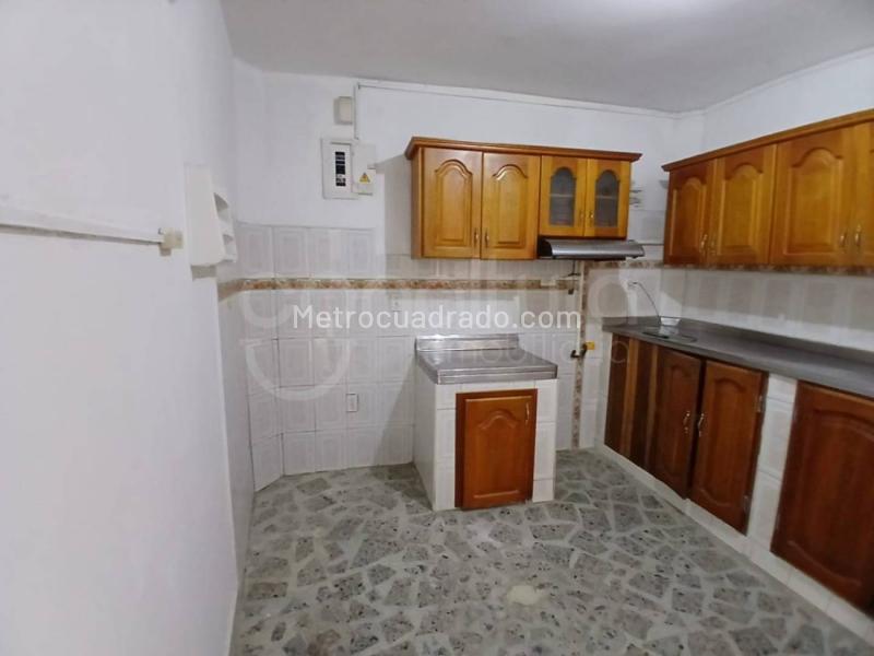 Casa Comercial o Bodega de 4 Alcobas en Alameda - 6