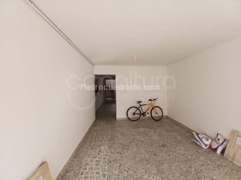 Casa Comercial o Bodega de 4 Alcobas en Alameda - 7