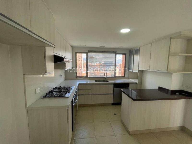 Beautiful 2BR Apartment with 360 View in Loma de Los Parra