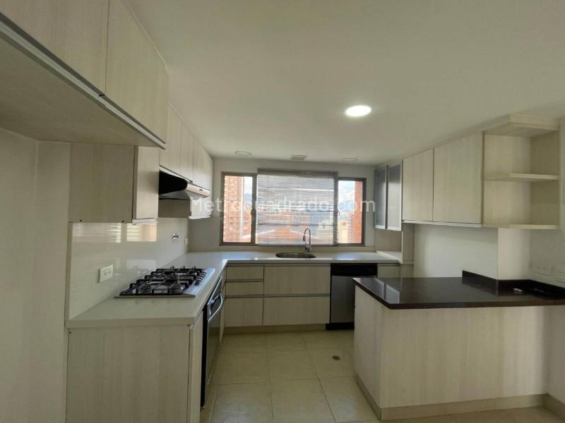 Beautiful 2BR Apartment with 360 View in Loma de Los Parra - 2