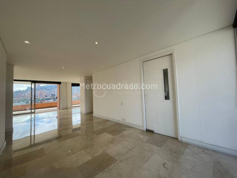 Beautiful 2BR Apartment with 360 View in Loma de Los Parra - 6