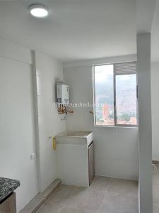 Apartamento de 2 alcobas en venta en Amazonia, Bello, 52 m² · foto 2 de 9