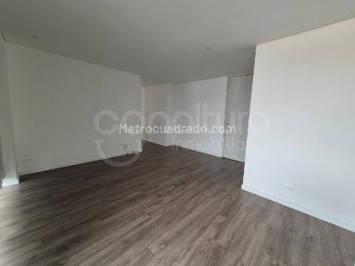 Apartamento en arriendo en Lalinde, Medellín · foto 4 de 11
