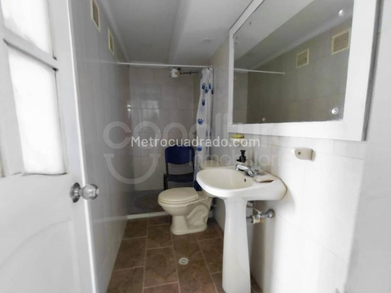 Casa Comercial de 3 Alcobas en el Corazón del Poblado - 2