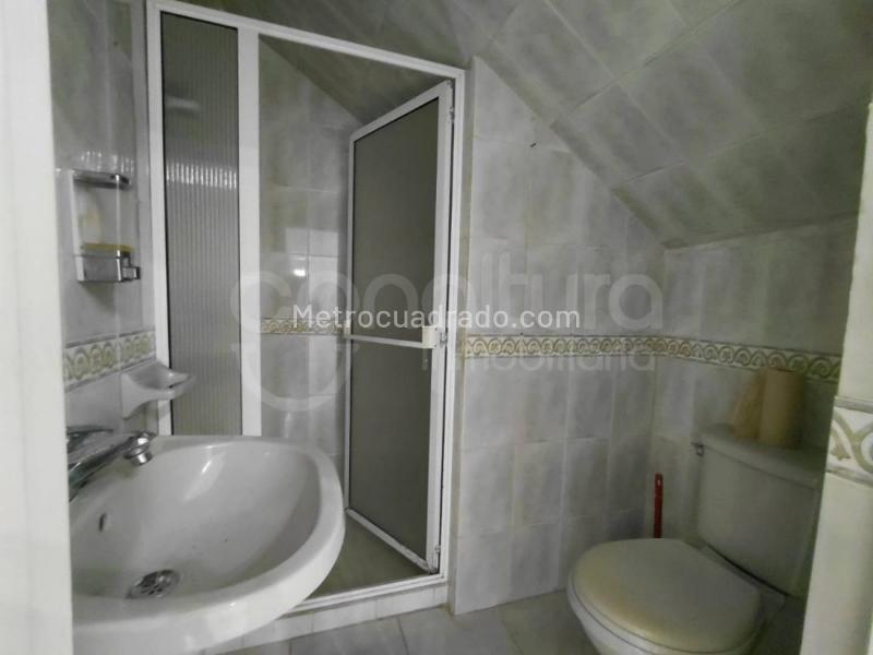 Casa Comercial de 3 Alcobas en el Corazón del Poblado - 9