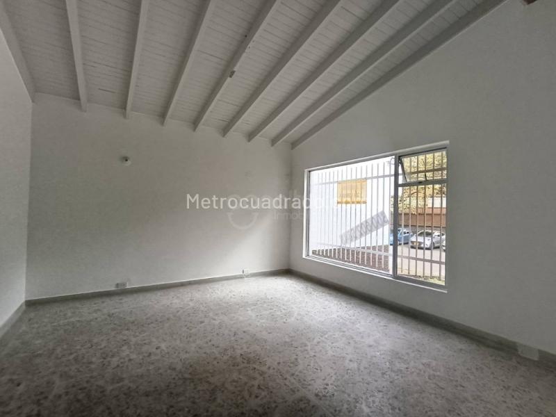 Casa Comercial Amplia de 5 Alcobas en Conquistadores - 3