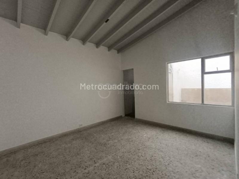 Casa Comercial Amplia de 5 Alcobas en Conquistadores - 5