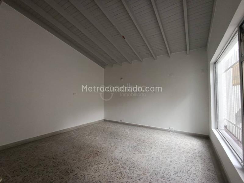 Casa Comercial Amplia de 5 Alcobas en Conquistadores - 6