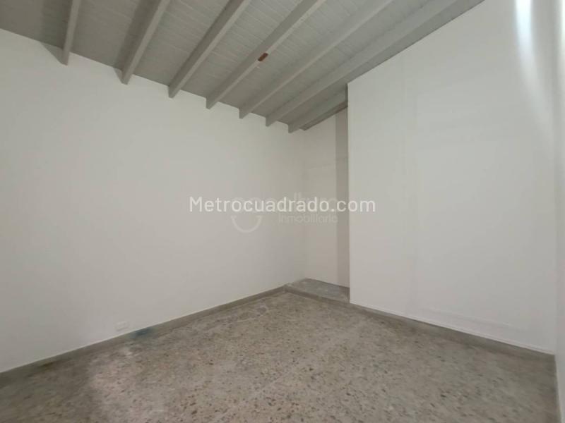 Casa Comercial Amplia de 5 Alcobas en Conquistadores - 8