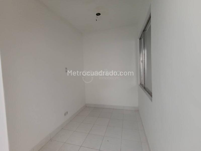 Casa Comercial Amplia de 5 Alcobas en Conquistadores - 9