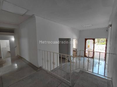 Casa de 5 alcobas en arriendo en Milla De Oro, Medellín, 400 m² · foto 3 de 20