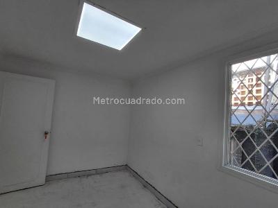 Casa de 5 alcobas en arriendo en Milla De Oro, Medellín, 400 m² · foto 5 de 20