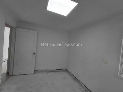 Casa de 5 alcobas en arriendo en Milla De Oro, Medellín, 400 m² · foto 6 de 20