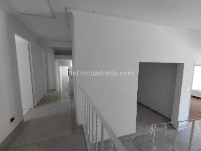 Casa de 5 alcobas en arriendo en Milla De Oro, Medellín, 400 m² · foto 8 de 20