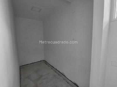 Casa de 5 alcobas en arriendo en Milla De Oro, Medellín, 400 m² · foto 9 de 20