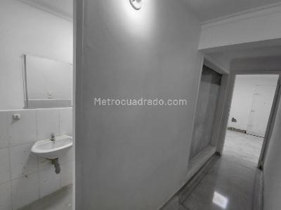 Casa de 5 alcobas en arriendo en Milla De Oro, Medellín, 400 m² · foto 11 de 20