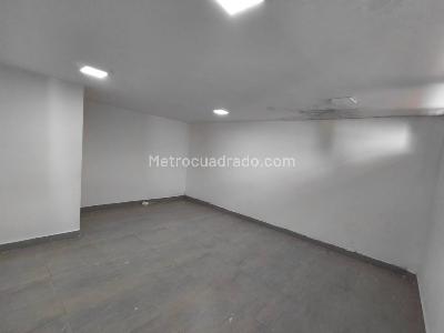 Casa de 5 alcobas en arriendo en Milla De Oro, Medellín, 400 m² · foto 12 de 20