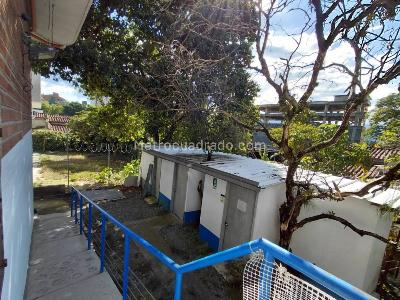 Casa de 5 alcobas en arriendo en Milla De Oro, Medellín, 400 m² · foto 16 de 20