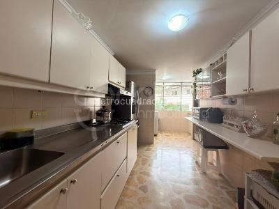 Apartamento de 3 alcobas en venta en Altos Del Poblado, Medellín, 162 m² · foto 2 de 20