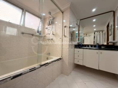 Apartamento de 3 alcobas en venta en Altos Del Poblado, Medellín, 162 m² · foto 13 de 20