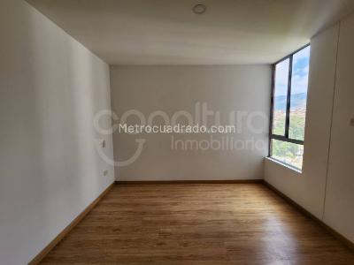 Apartamento de 3 alcobas en arriendo en Loma Del Indio, Medellín, 75 m² · foto 4 de 11